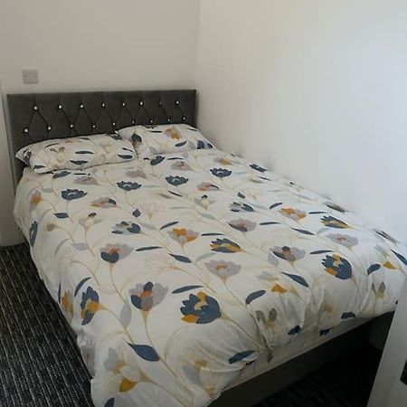 Modern 1 Bed Apartment In Salford Manchester Exterior photo