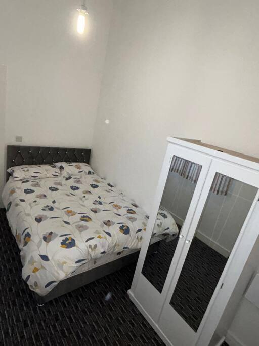 Modern 1 Bed Apartment In Salford Manchester Exterior photo